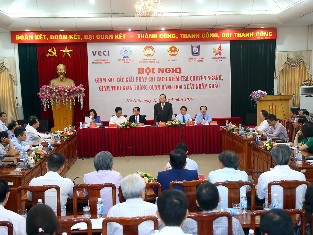 Phó thủ tướng Vương Đình Huệ: "Nếu khó quá thì thuê tôi làm cho'"