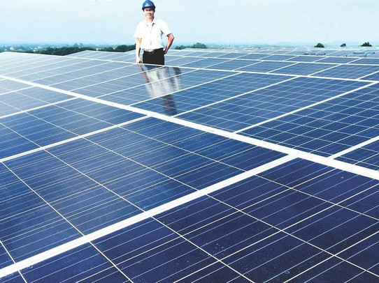 Đầu tư điện mặt trời: Tấm pin bẩn có thể gây tổn thất đến 50% năng lượng