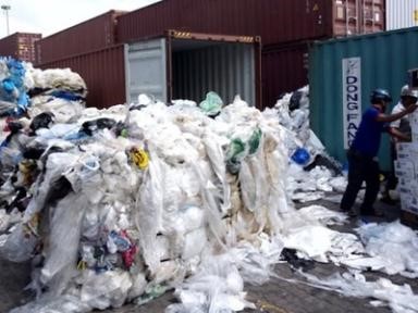 Sẽ buộc tái xuất container rác phế liệu không đạt chuẩn