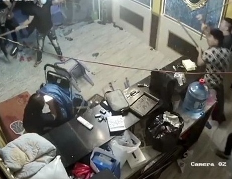 TP Hồ Chí Minh: Hàng chục côn đồ tấn công một nhà hàng ở trung tâm Quận 1