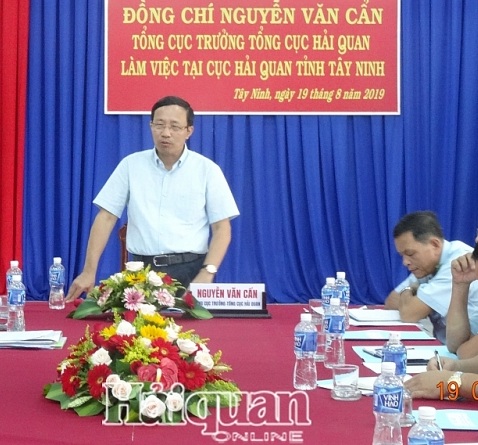 Tổng cục trưởng Nguyễn Văn Cẩn làm việc với Cục Hải quan Tây Ninh