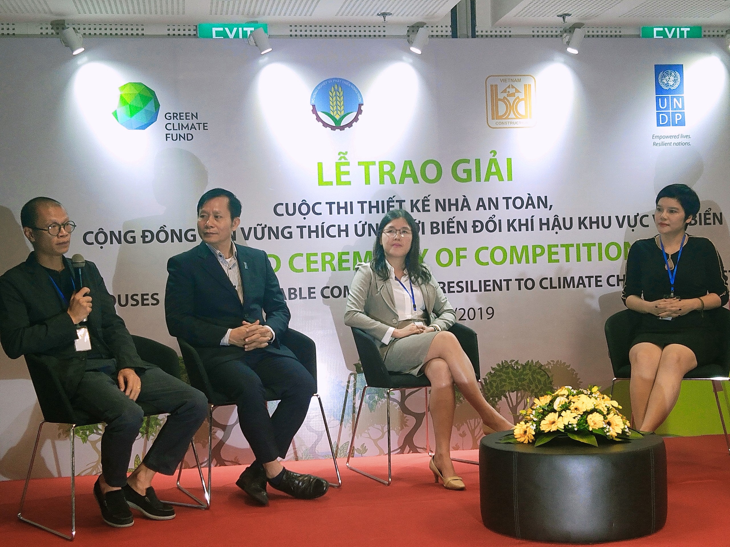Lễ trao giải cuộc thi “Thiết kế nhà ở an toàn, cộng đồng bền vững thích ứng với biến đổi khí hậu khu vực ven biển”