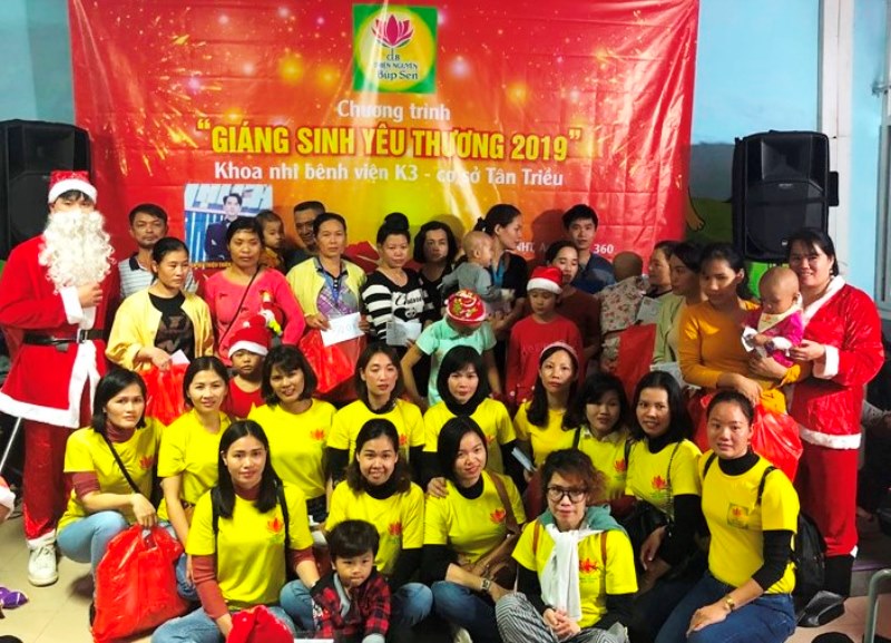 “Giáng sinh yêu thương 2019” cho các bé ở Khoa Nhi, bệnh viện K3, Tân Triều (Hà Nội).