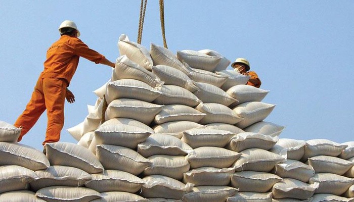 Doanh nghiệp được mở tờ khai từ 0h ngày 25/4 cho số gạo đã đưa vào cảng