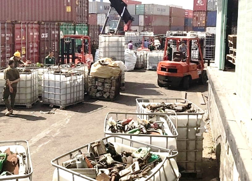Hàng ngàn container phế liệu tồn đọng ở TPHCM cần xử lý