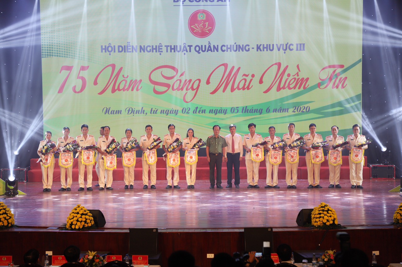 Khai mạc Hội diễn nghệ thuật quần chúng CAND lần thứ XI - khu vực III, năm 2020 tại tỉnh Nam Định.
