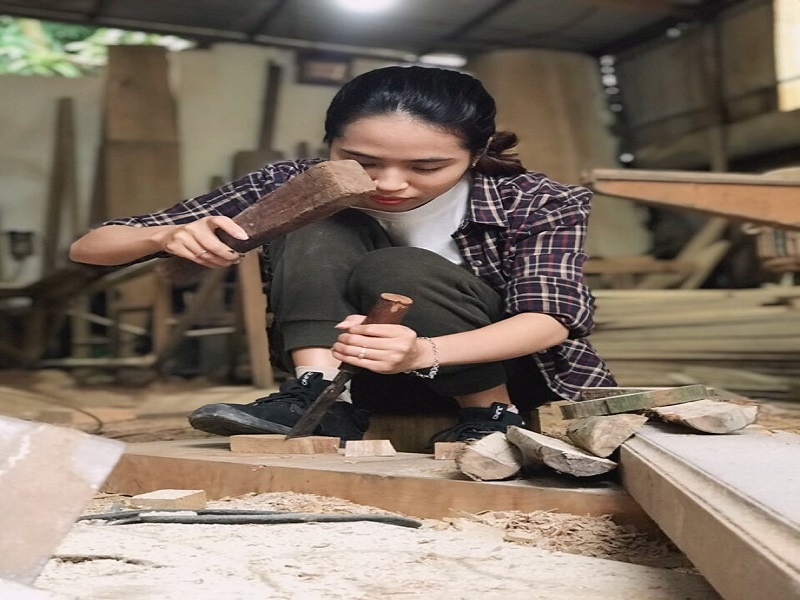 Cô gái hồi sinh những mảnh gỗ vụn