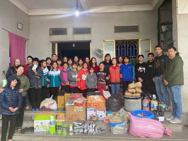 “Cùng con đến trường” với mái ấm tình thương Dì Nụ
