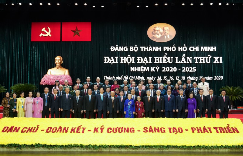 Thủ tướng Nguyễn Xuân Phúc nhấn mạnh một số vấn đề trọng tâm, mang tính gợi mở tại Đại hội đại biểu Đảng bộ TPHCM lần thứ XI