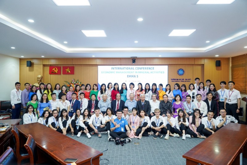 Lễ kỉ niệm đặc biệt chào mừng 20 năm ngày thành lập khoa Kinh tế - Quản trị Kinh doanh, Trường Đại học Mỏ- Địa chất