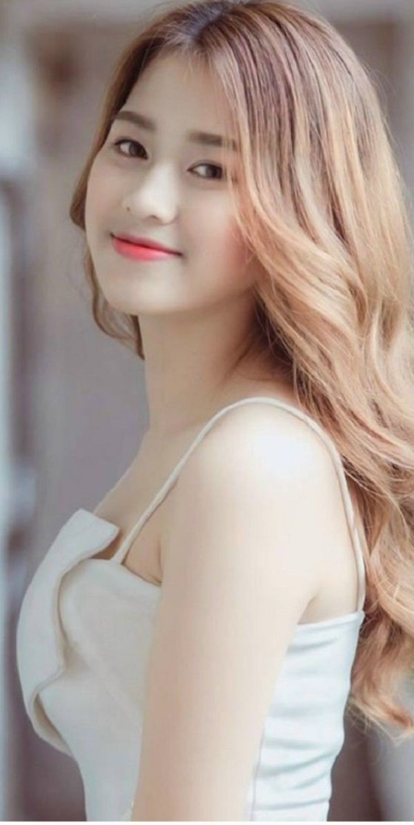 Thí sinh hoa hậu khiêm nhường và hiếu thảo