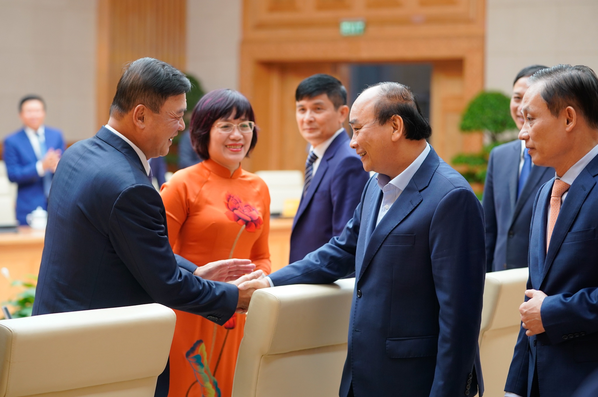 thu tuong nguyen xuan phuc chong suy thoai nhu chong giac