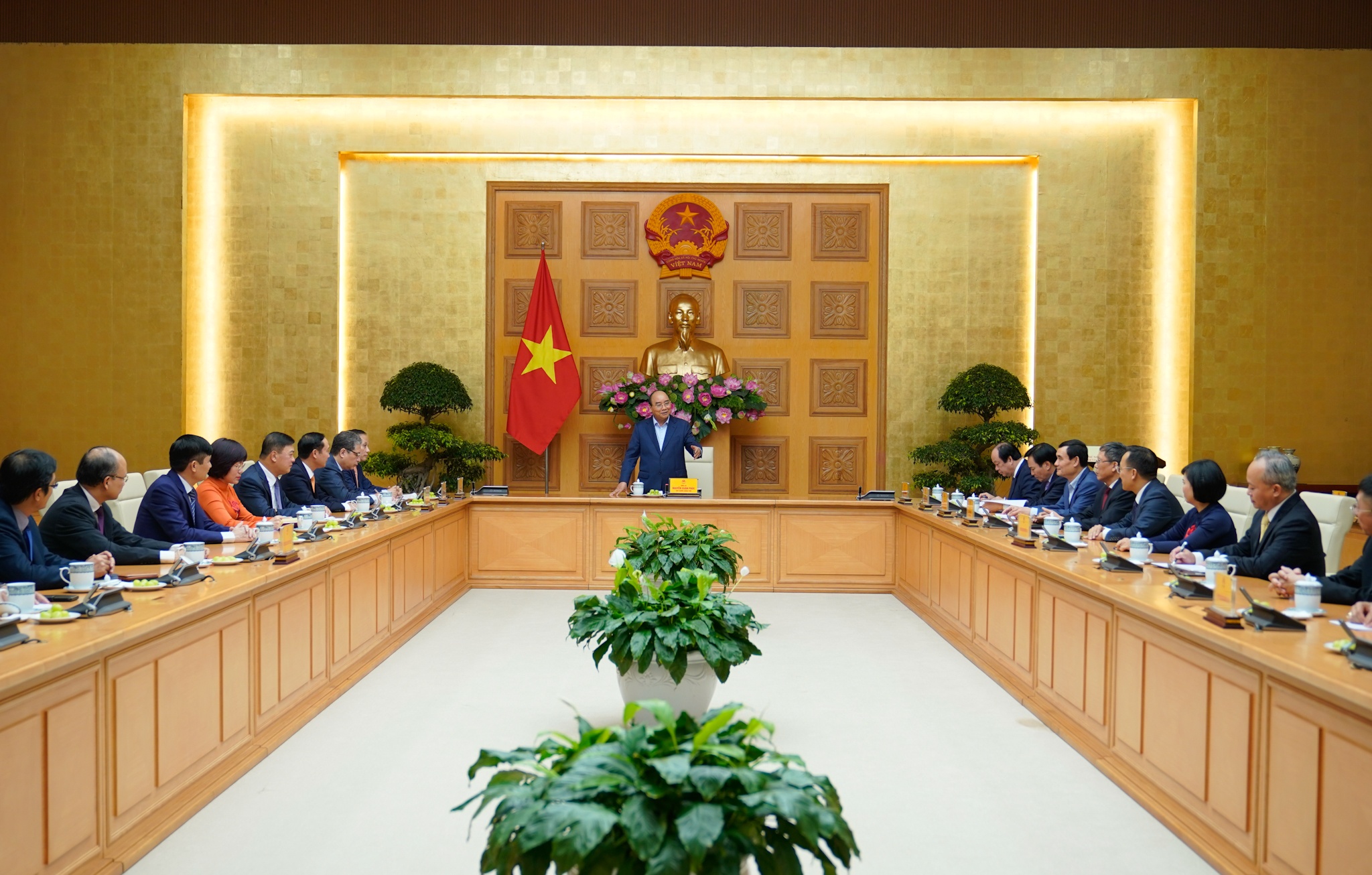 thu tuong nguyen xuan phuc chong suy thoai nhu chong giac