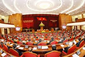 ‘Trăm điều phải có thần linh pháp quyền’