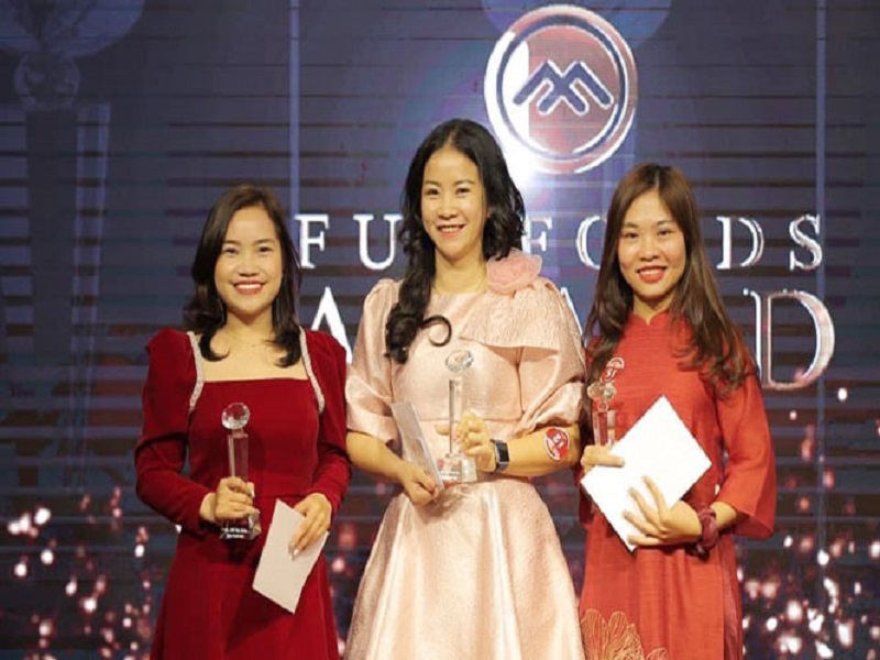 Kinh doanh giỏi, say mê làm từ thiện