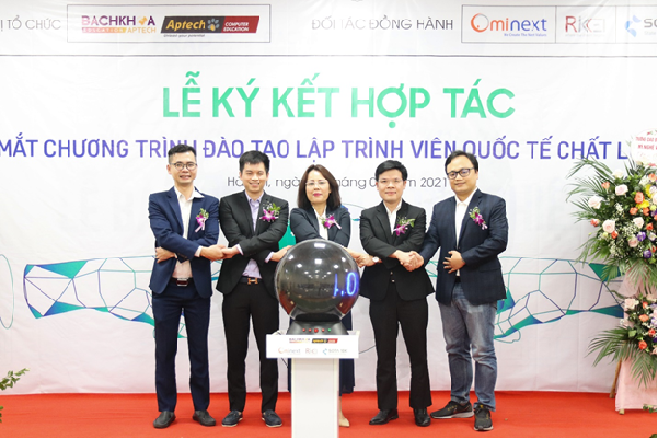 BachKhoa-Aptech thiết kế Chương trình Kiến tạo IT Leader 4.0 sát với yêu cầu tuyển dụng của từng doanh nghiệp