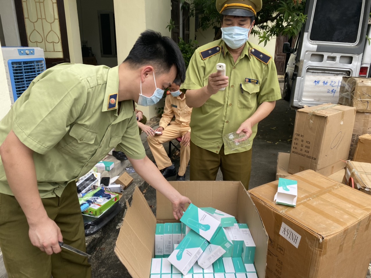 Thu giữ hơn 200 nhiệt kế hồng ngoại không rõ nguồn gốc xuất xứ