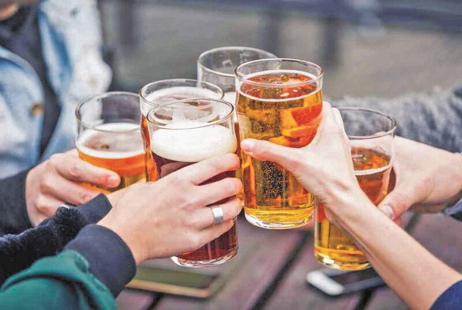 Bình quân mỗi người Việt Nam tiêu thụ 15,6 lít rượu, bia mỗi tháng