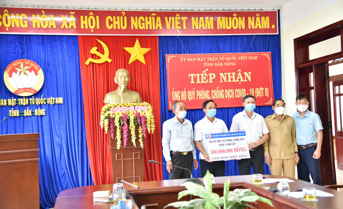 Tập đoàn Than - Khoáng sản Việt Nam hỗ trợ 500 triệu cho Đăk Nông chống Covid-19
