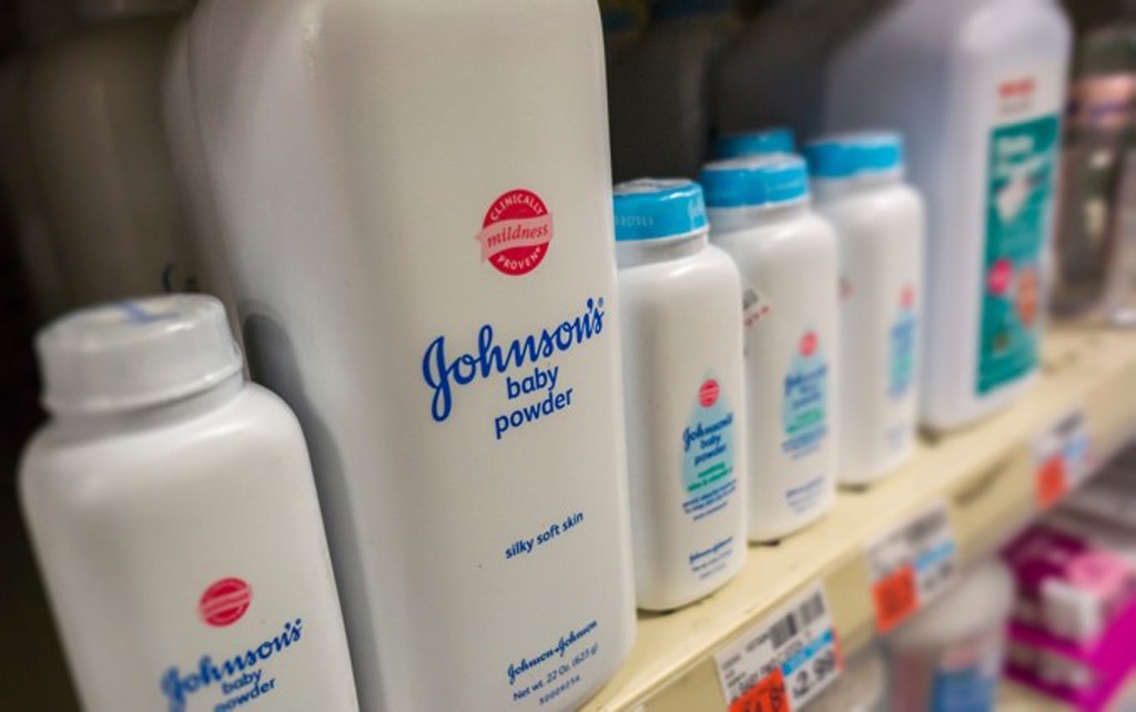 Johnson & Johnson phải bồi thường 2,1 tỷ USD vì phấn rôm trẻ em chứa chất gây ung thư