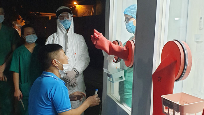 Chính thức thử nghiệm buồng lấy mẫu xét nghiệm Covid-19 chống nóng