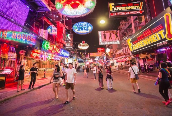 Thái Lan: Pattaya muốn từ bỏ hoạt động quán bar thoát y và mại dâm