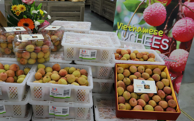 Một hộp vải thiều tươi được bán ra với giá gần 52 triệu đồng