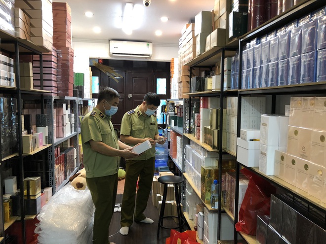Tràn ngập nước hoa giả tại 91 Hàng Gà