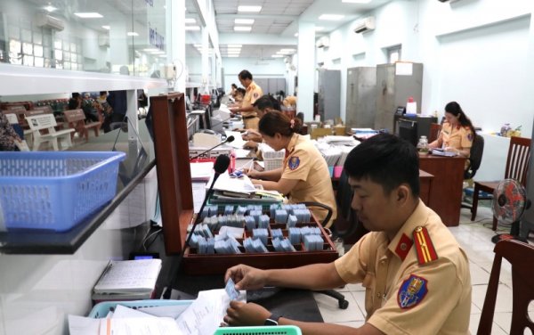 Từ hôm nay (21/7), người dân được đăng ký xe bằng hình thức online