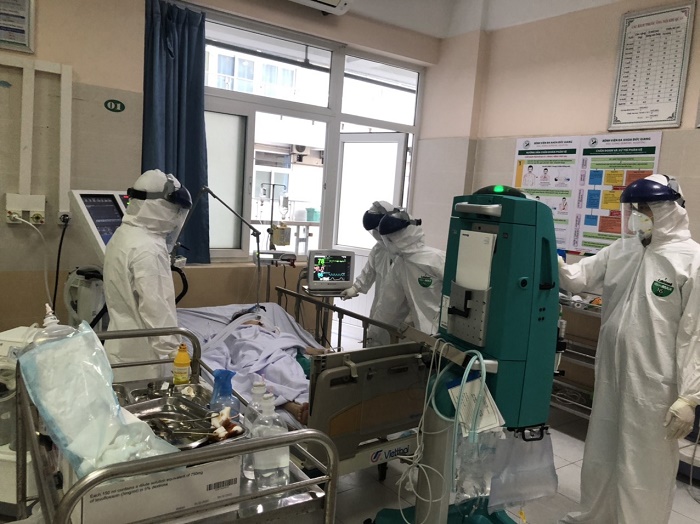 Tập đoàn T&T tài trợ 20 tỷ đồng mua trang thiết bị y tế cho 4 tỉnh thành