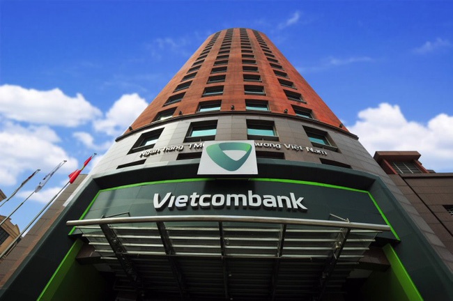 Vietcombank: lợi nhuận sụt giảm 14%