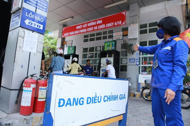 Petrolimex giảm giá xăng dầu hỗ trợ chống dịch COVID-19