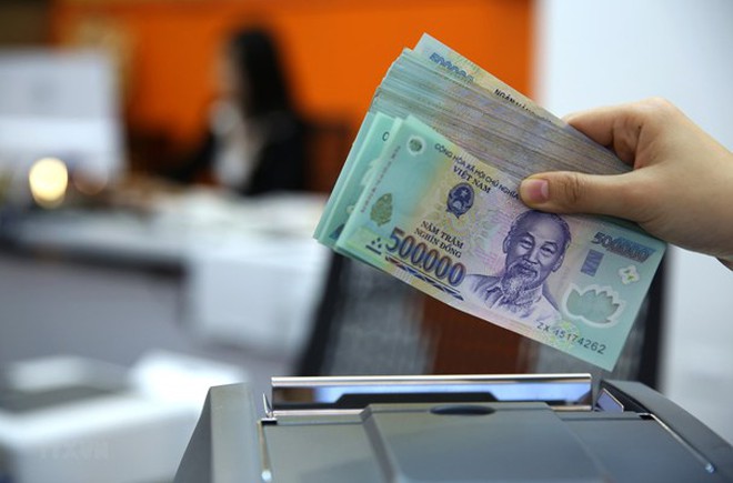 Giao dịch liên ngân hàng giảm cả doanh số, lãi suất