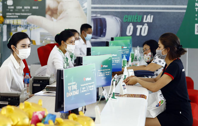 Các ngân hàng thương mại: Chia sẻ khó khăn cùng doanh nghiệp