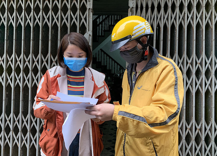Bưu điện thành phố Hồ Chí Minh tiếp nhận hồ sơ giải quyết thủ tục hành chính tại nhà