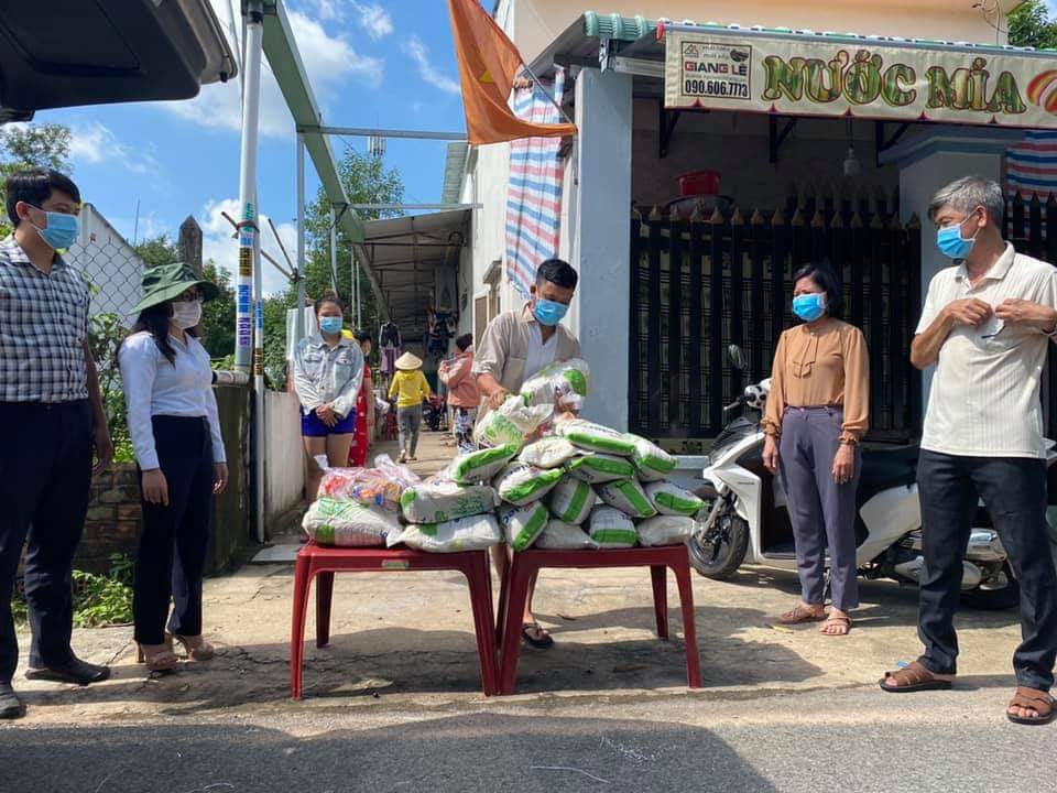 Bình Dương: Ưu tiên hỗ trợ 8.300 tấn gạo cho 11 phường ‘khóa chặt, đông cứng’