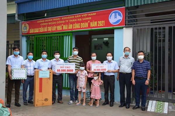 Trao tặng 3 Mái ấm Công đoàn