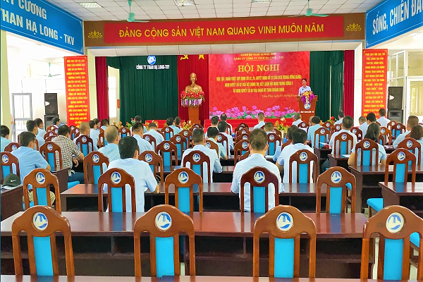 Đảng ủy Than Hạ Long tổ chức Hội nghị sơ kết công tác tháng 8/2021 và học tập, quán triệt các Nghị quyết, Quy định, Chỉ thị của Trung ương, Đảng ủy TQN và Đảng ủy Công ty