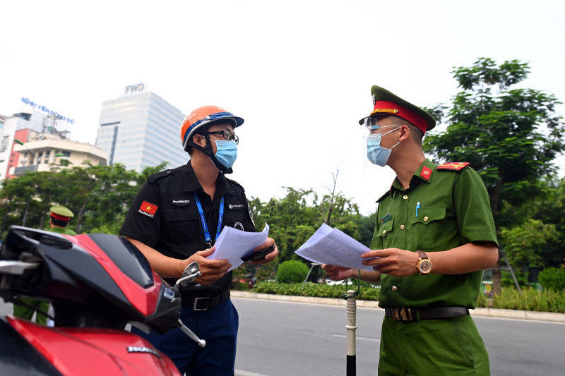 Hà Nội: 6 nhóm đối tượng được cấp giấy đi đường
