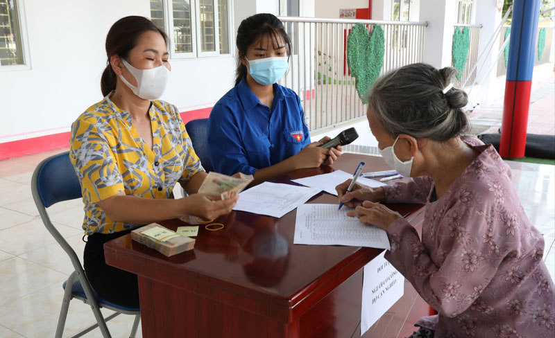 Hà Nội đã chi hơn 923 tỷ đồng hỗ trợ người khó khăn