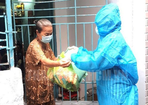 Thủ tướng yêu cầu thành phố Hồ Chí Minh bảo đảm hỗ trợ y tế và lương thực, thực phẩm cho người dân