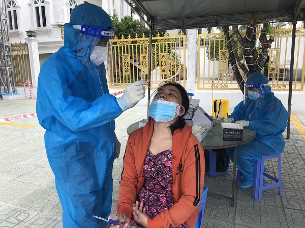 Bình Dương hoàn thành lấy mẫu xét nghiệm diện rộng trước 15/9