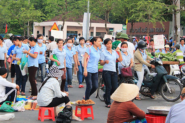 Lương công nhân tăng nhưng vẫn không đủ sống