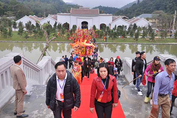 Biển người đổ về khai hội xuân Yên Tử