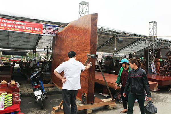 Sập gỗ Cẩm Lai 'khủng' giá hơn 4 tỷ đồng ở Bắc Ninh