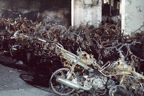 Cả trăm xe máy, ôtô biến thành phế liệu trong hầm chung cư Carina