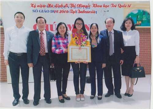 Nữ thủ khoa “kép” chuyên Amsterdam và bài thi Văn 14 trang trong 150 phút
