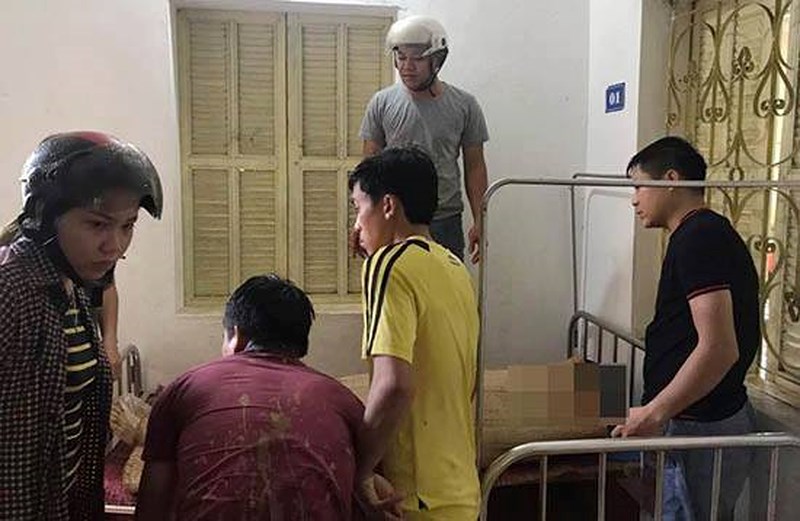 Cứu cháu bé, Phó Bí thư xã bị lũ cuốn tử vong
