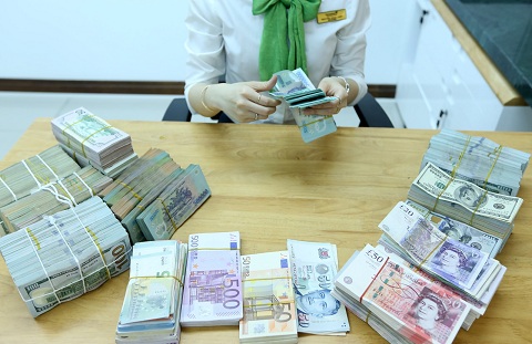 Giá USD tự do "nhảy múa loạn xạ"