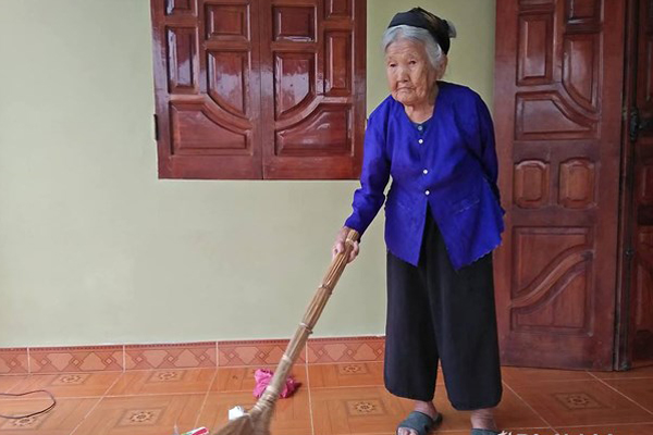 Cụ bà 113 tuổi vẫn thích sống tự lập